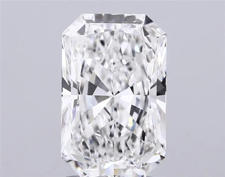 3.53ct Radiant Lab Grown Diamond (Colour E, Clarity VVS2, IGI Certified)