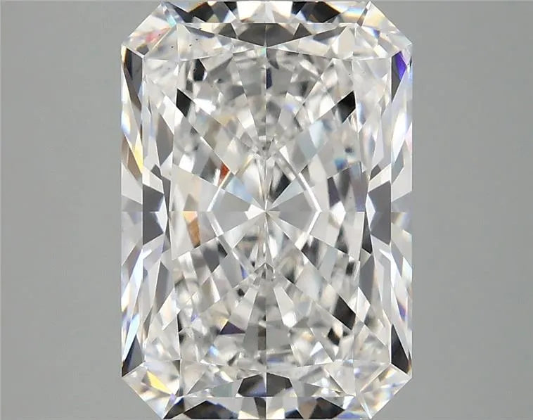 4.04ct Radiant Lab Grown Diamond (Colour E, Clarity VS1, IGI Certified)