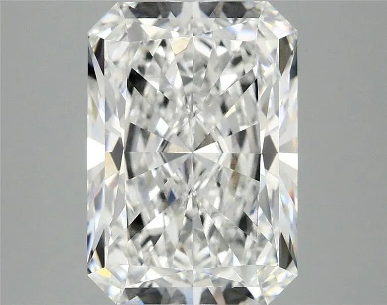 4.10ct Radiant Lab Grown Diamond (Colour E, Clarity VVS2, IGI Certified)
